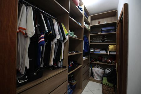 Casa de condomínio à venda com 315m², 6 quartos e 2 vagasQuarto 3 - Closet