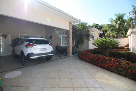 Casa de condomínio à venda com 315m², 6 quartos e 2 vagasFrente