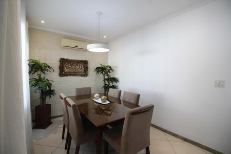 Sala de casa de condomínio à venda com 6 quartos, 315m² em Jacarepaguá, Rio de Janeiro