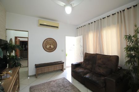 Casa de condomínio à venda com 315m², 6 quartos e 2 vagasEdícula - Sala