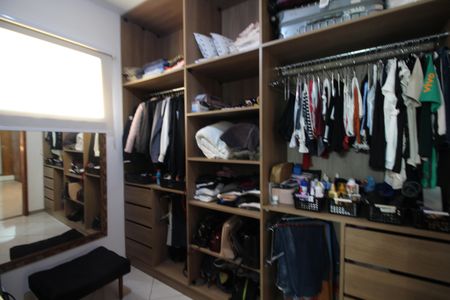 Casa de condomínio à venda com 315m², 6 quartos e 2 vagasQuarto 4 - Closet