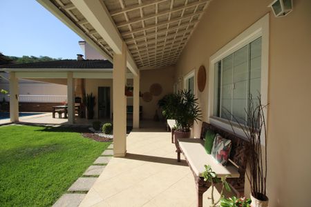 Casa de condomínio à venda com 315m², 6 quartos e 2 vagasVaranda