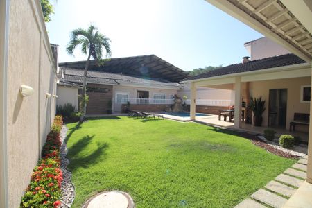 Casa de condomínio à venda com 315m², 6 quartos e 2 vagasQuintal