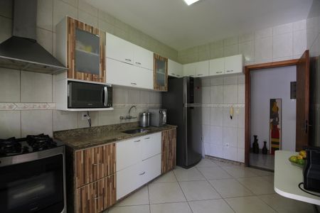 Casa de condomínio à venda com 315m², 6 quartos e 2 vagasCozinha