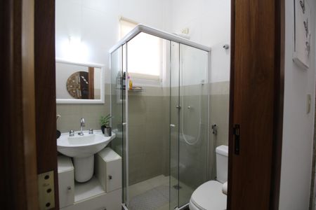 Casa de condomínio à venda com 315m², 6 quartos e 2 vagasEdícula - Banheiro Social