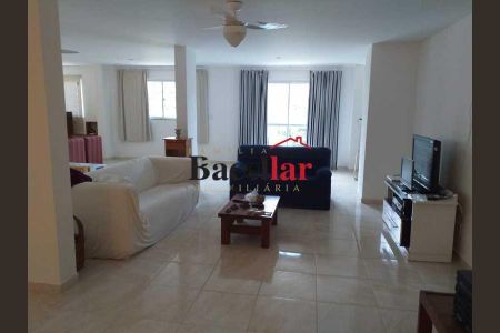 Casa de condomínio à venda com 540m², 3 quartos e 2 vagas