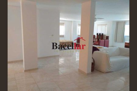 Casa de Condomínio à venda com 3 quartos, 540m² em Taquara, Rio de Janeiro