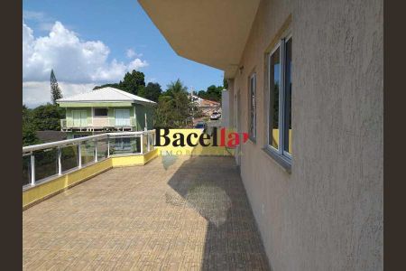 Casa de condomínio à venda com 540m², 3 quartos e 2 vagas