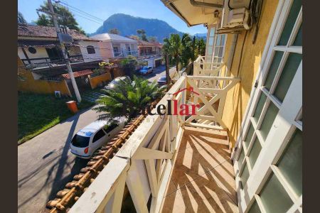 Casa de condomínio à venda com 196m², 5 quartos e 2 vagas