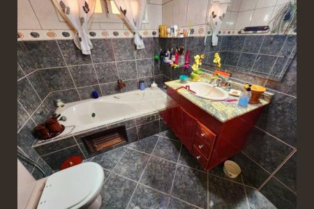 Casa de condomínio à venda com 196m², 5 quartos e 2 vagas