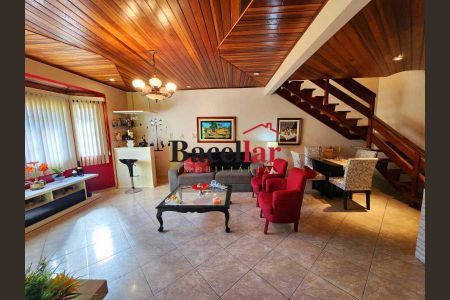 Casa de condomínio à venda com 196m², 5 quartos e 2 vagas