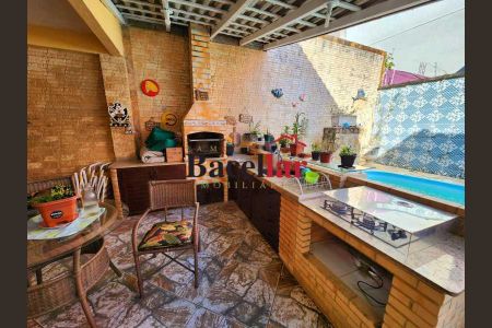 Casa de condomínio à venda com 196m², 5 quartos e 2 vagas