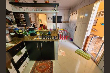 Casa de condomínio à venda com 196m², 5 quartos e 2 vagas