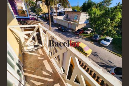 Casa de condomínio à venda com 196m², 5 quartos e 2 vagas