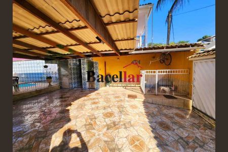 Casa de condomínio à venda com 196m², 5 quartos e 2 vagas