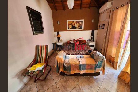 Casa de condomínio à venda com 196m², 5 quartos e 2 vagas