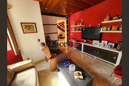 Casa de condomínio à venda com 196m², 5 quartos e 2 vagas