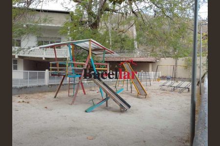 Casa de condomínio à venda com 102m², 4 quartos e 1 vaga