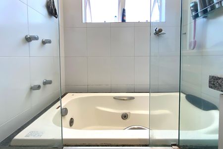 Apartamento à venda com 340m², 5 quartos e 3 vagasBanheiro da Suíte 1