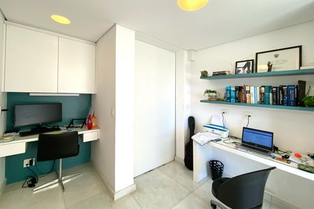 Apartamento à venda com 340m², 5 quartos e 3 vagasEscritório