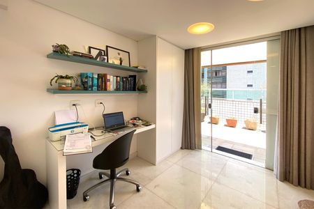 Apartamento à venda com 340m², 5 quartos e 3 vagasEscritório