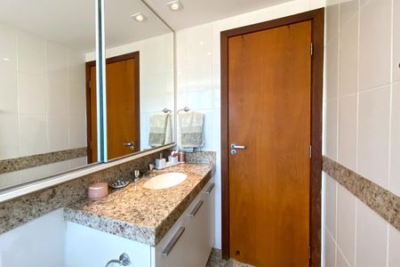 Apartamento à venda com 340m², 5 quartos e 3 vagasBanheiro