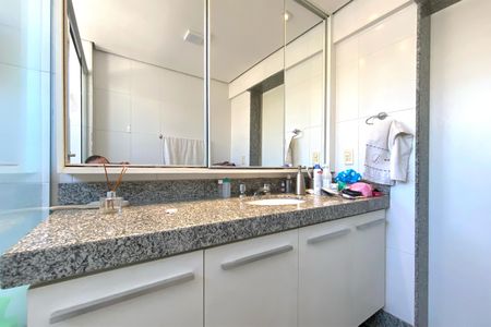 Apartamento à venda com 340m², 5 quartos e 3 vagasBanheiro da Suíte 1
