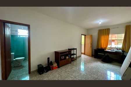 Casa à venda com 236m², 3 quartos e 2 vagasQuarto 