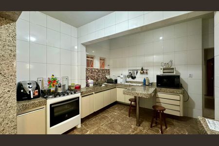 Casa à venda com 236m², 3 quartos e 2 vagasCozinha