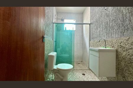 Casa à venda com 236m², 3 quartos e 2 vagasBanheiro 