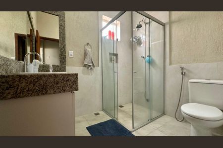 Casa à venda com 236m², 3 quartos e 2 vagasBanheiro 