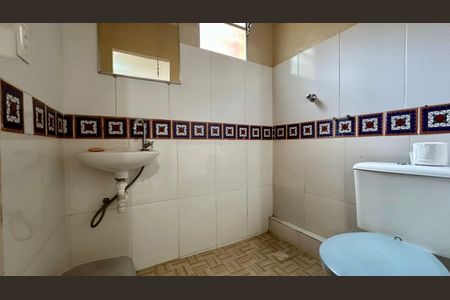 Casa à venda com 236m², 3 quartos e 2 vagasBanheiro 