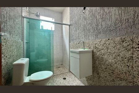 Casa à venda com 236m², 3 quartos e 2 vagasBanheiro 