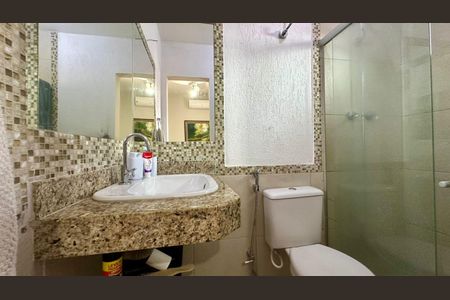 Casa à venda com 236m², 3 quartos e 2 vagasBanheiro 