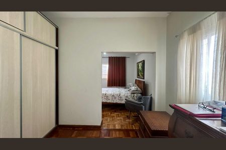 Casa à venda com 236m², 3 quartos e 2 vagasQuarto 