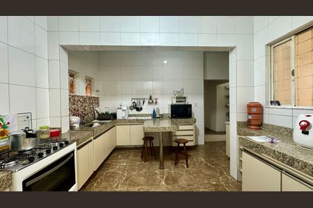 Casa à venda com 236m², 3 quartos e 2 vagasCozinha