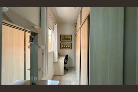 Casa à venda com 236m², 3 quartos e 2 vagasQuarto 