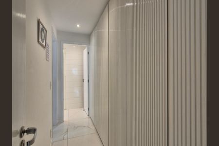 Apartamento à venda com 245m², 3 quartos e 3 vagasCorredor 