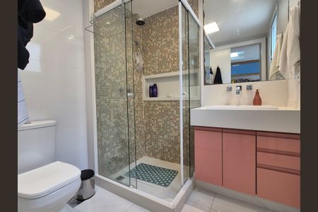 Apartamento à venda com 245m², 3 quartos e 3 vagasBanheiro suite 1