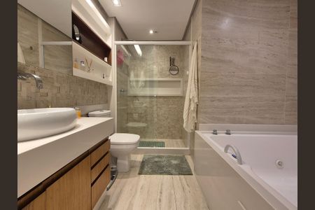 Apartamento à venda com 245m², 3 quartos e 3 vagasBanheiro suite 2