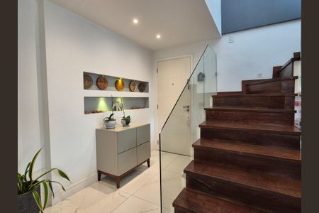 Apartamento à venda com 245m², 3 quartos e 3 vagasEntrada 