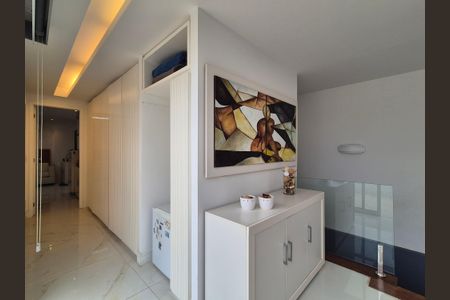 Apartamento à venda com 245m², 3 quartos e 3 vagasCorredor 