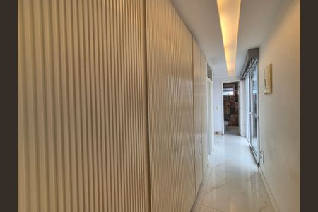 Apartamento à venda com 245m², 3 quartos e 3 vagasCorredor 