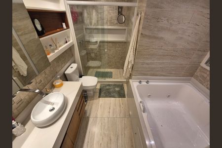 Apartamento à venda com 245m², 3 quartos e 3 vagasBanheiro suite 2