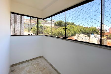 Apartamento à venda com 150m², 4 quartos e 4 vagasVaranda da Suite 2