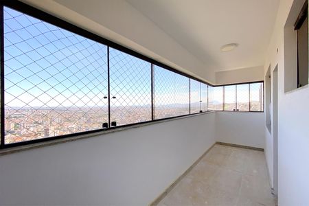 Apartamento à venda com 150m², 4 quartos e 4 vagasVaranda da Suite 2