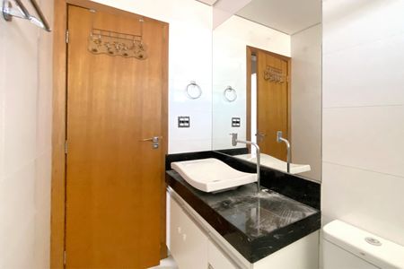 Apartamento à venda com 150m², 4 quartos e 4 vagasBanheiro da Suíte 2