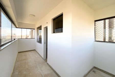 Apartamento à venda com 150m², 4 quartos e 4 vagasVaranda da Suite 2
