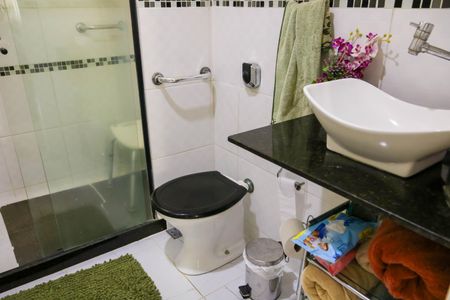 Casa de condomínio à venda com 160m², 2 quartos e 1 vagaBanheiro Social