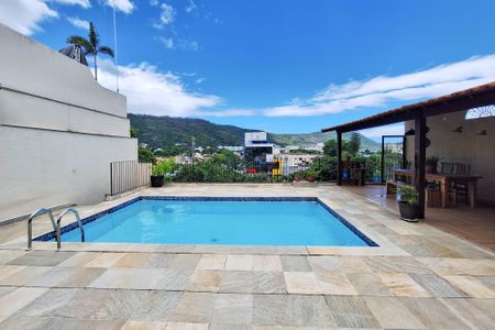 Casa à venda com 300m², 3 quartos e 2 vagasQuintal